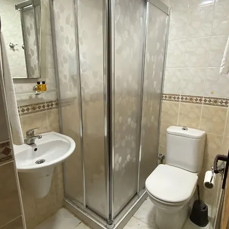 Отель Cenedag 2*