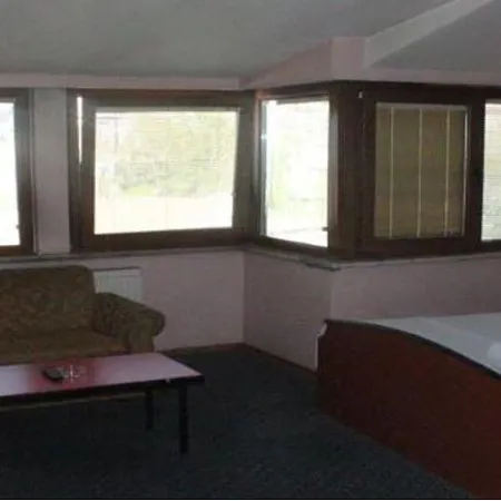 Hotel Cenedag 2*