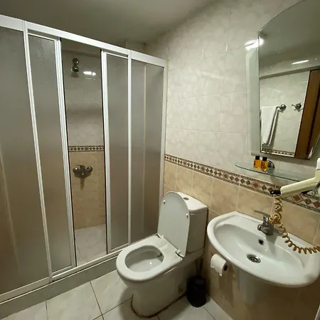 Hotel Cenedag 2*